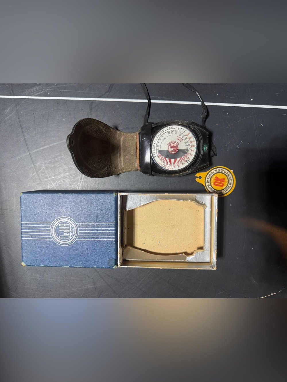 Vintage DeJur Autocritic Model 50A photographic light meter